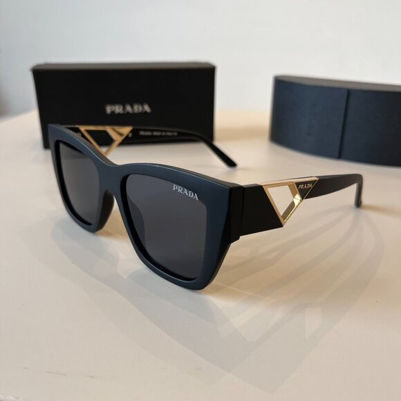 Prada men's and women's sunglasses 🕶️